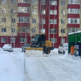 Регулярно очищаем от снега территорию вокруг ваших домов