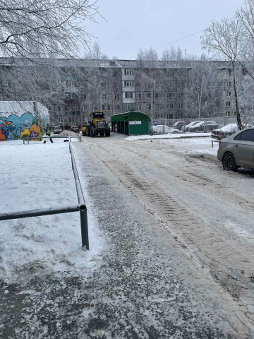 Первая очистка дорог и парковок от снега в самом разгаре