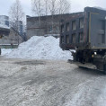 Вывезли снег с микрорайонов